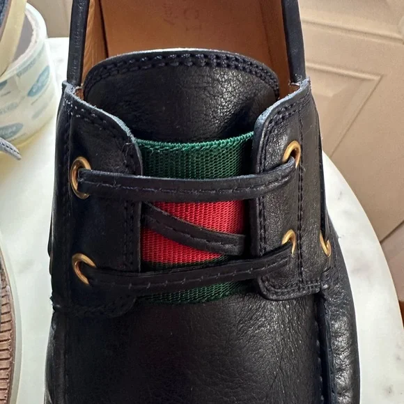 Gucci Web Accent Leather Boat Shoes Men’s Size 9.5 Dark Blue Excellent Condition